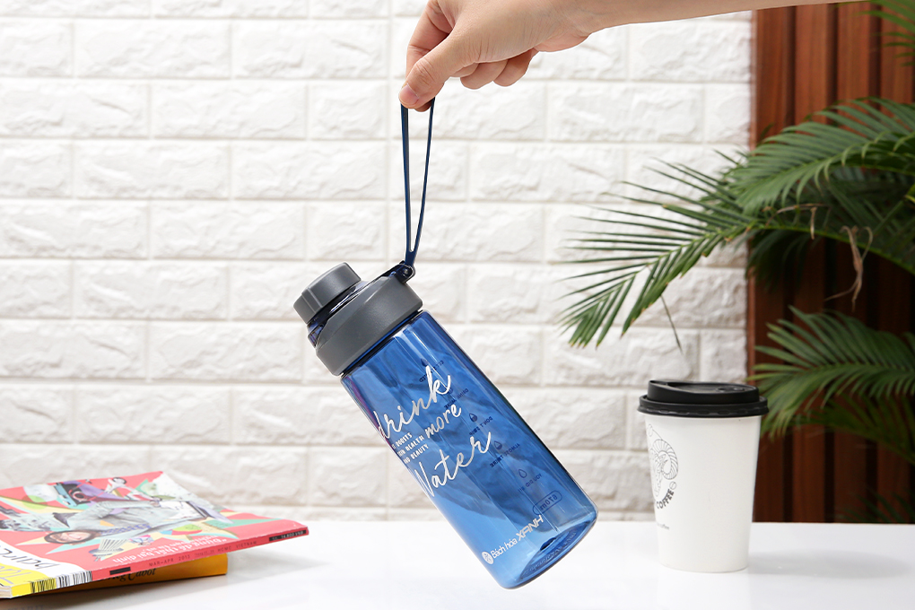 Bình đựng nước nhựa 670 ml BHX XL-1912 Màu Xanh Dương