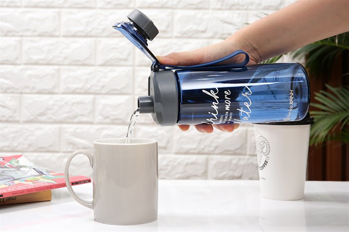 Bình đựng nước nhựa 670 ml BHX XL-1912 Màu Xanh Dương
