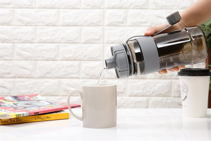 Bình đựng nước nhựa 1 lít BHX DL-19621 Màu Đen