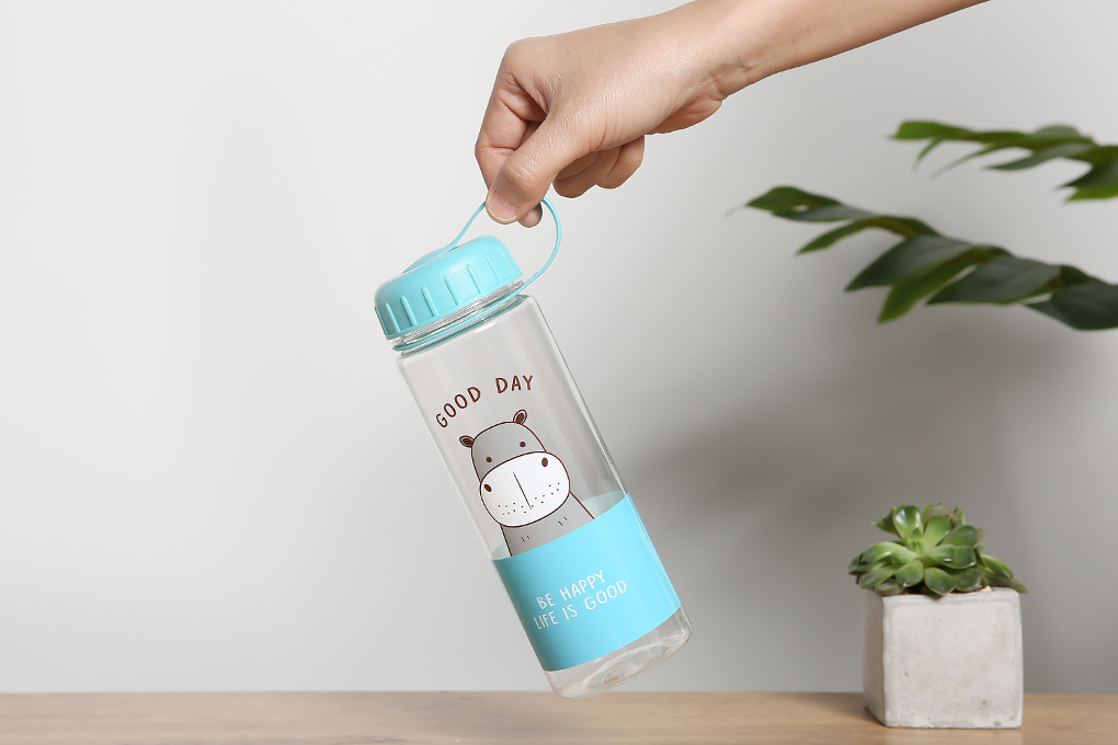 Bình đựng nước nhựa 575 ml Delites PNP3366D Màu Xanh Dương