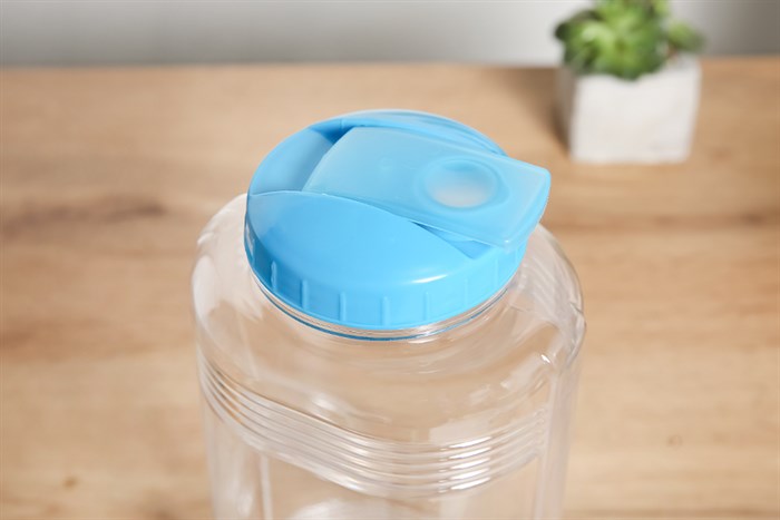 Bình đựng nước nhựa 1900 ml Delites PNP3409/9 Màu Trắng - Xanh