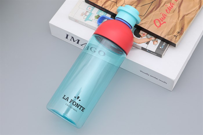Bình đựng nước nhựa 600 ml La Fonte 886204 Màu Xanh
