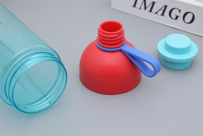 Bình đựng nước nhựa 600 ml La Fonte 886204 Màu Xanh