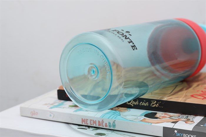 Bình đựng nước nhựa 600 ml La Fonte 886204 Màu Xanh