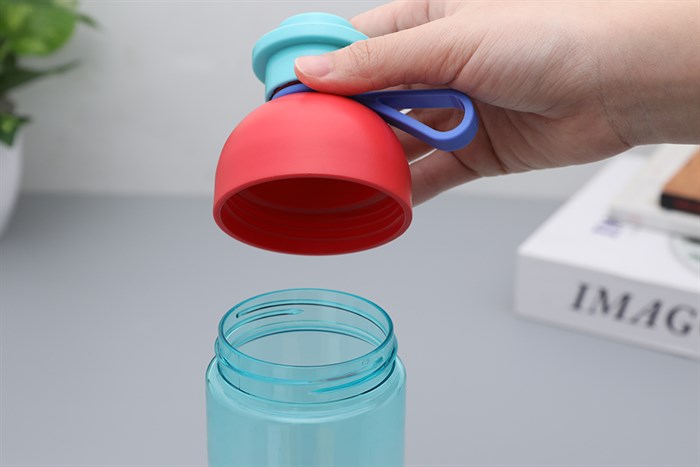 Bình đựng nước nhựa 600 ml La Fonte 886204 Màu Xanh