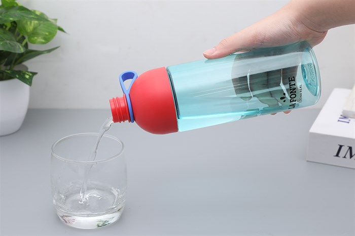Bình đựng nước nhựa 600 ml La Fonte 886204 Màu Xanh