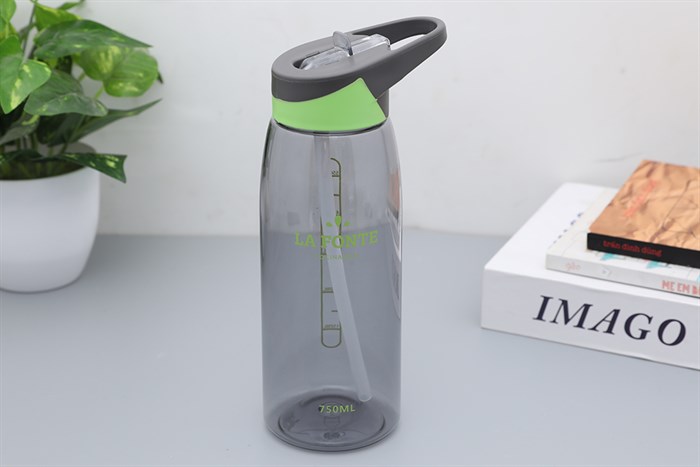 Bình đựng nước nhựa 750 ml La Fonte 452218 Màu Xanh