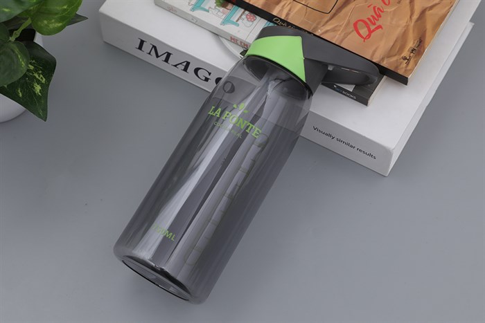 Bình đựng nước nhựa 750 ml La Fonte 452218 Màu Xanh