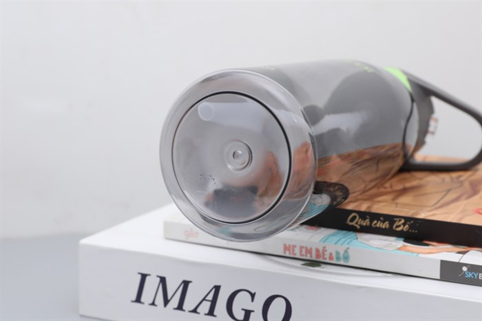 Bình đựng nước nhựa 750 ml La Fonte 452218 Màu Xanh