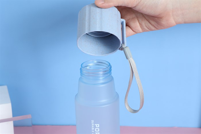 Bình đựng nước nhựa 550 ml Delites TH08771 Màu Xanh Dương