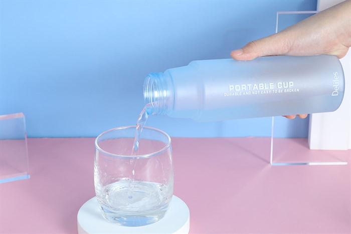 Bình đựng nước nhựa 550 ml Delites TH08771 Màu Xanh Dương