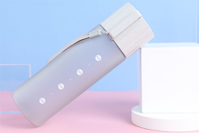 Bình đựng nước nhựa 550 ml Delites TH08771 Màu Xám