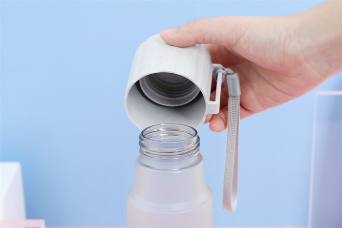 Bình đựng nước nhựa 550 ml Delites TH08771 Màu Xám