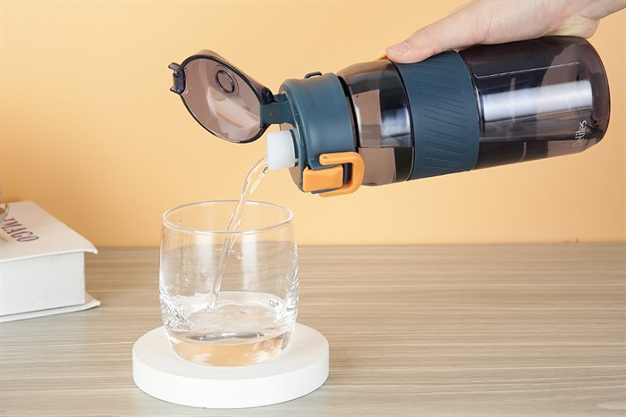 Bình đựng nước nhựa 650 ml Delites WP-22810 Màu Xanh