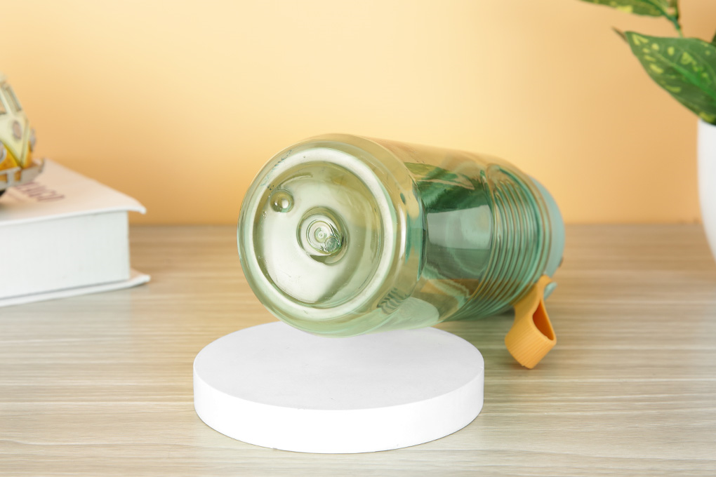 Bình đựng nước nhựa 830 ml Delites WP-22811 Màu Xanh lá đậm