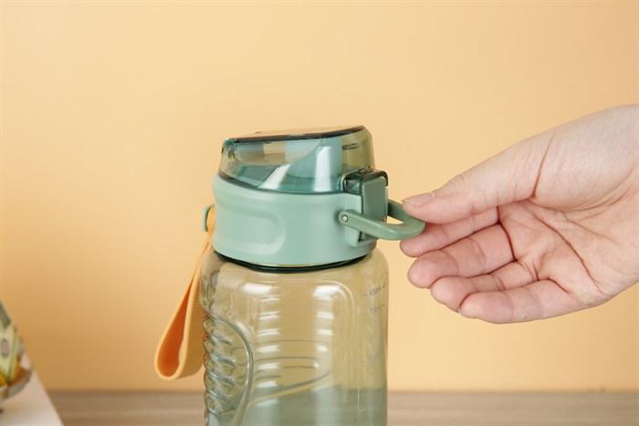 Bình đựng nước nhựa 830 ml Delites WP-22811 Màu Xanh lá đậm