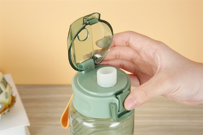 Bình đựng nước nhựa 830 ml Delites WP-22811 Màu Xanh lá đậm