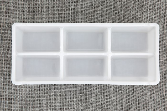 Khay đá nhựa 6 viên Đồng Tâm Màu Trắng