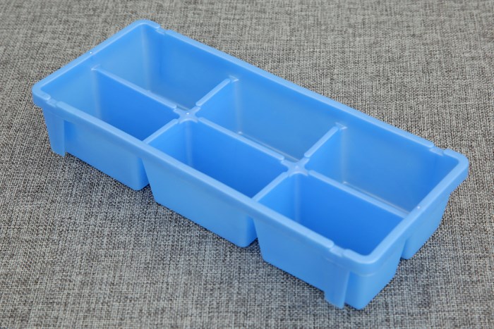 Khay đá nhựa 6 viên Đồng Tâm Màu Trắng