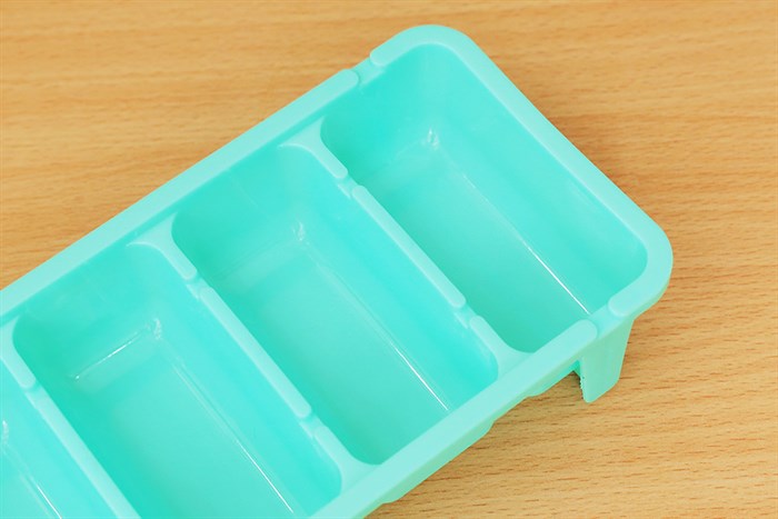 Khay đá nhựa 5 viên Đồng Tâm Màu Xanh ngọc