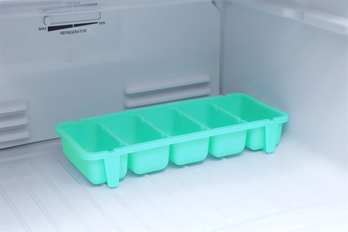 Khay đá nhựa 5 viên Đồng Tâm Màu Xanh ngọc