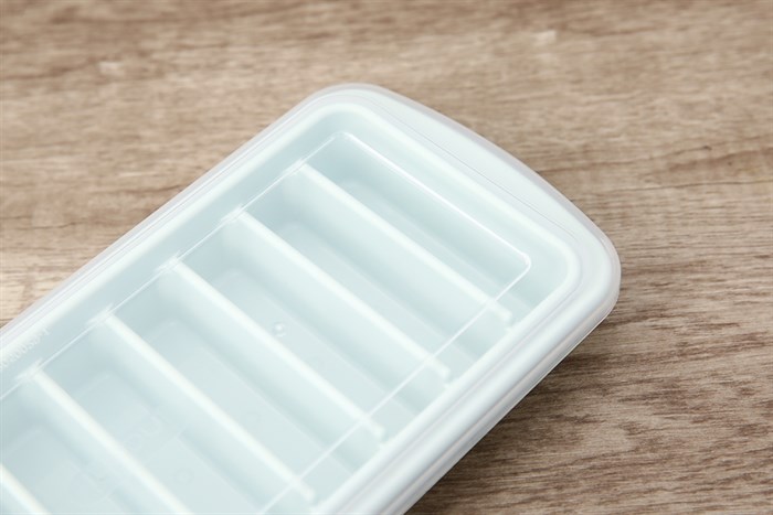 Khay đá nhựa có nắp 10 viên Kari Inochi HIN.KDCN.10VI Màu Xanh dương nhạt