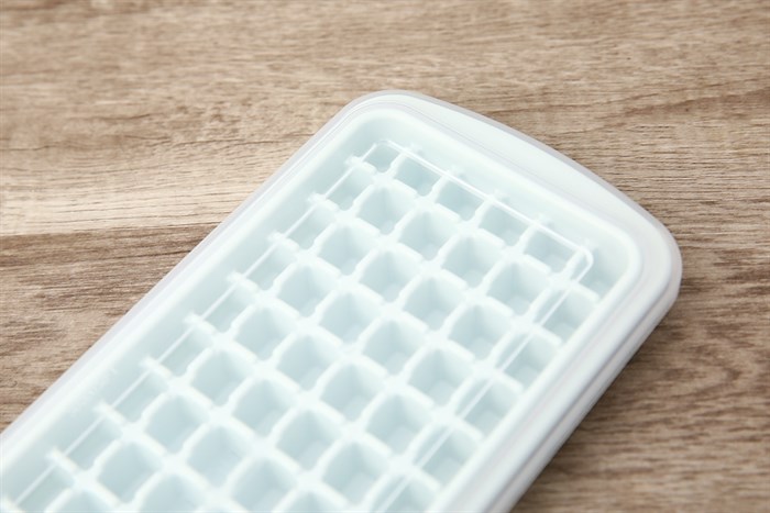 Khay đá nhựa có nắp 84 viên Kari Inochi HIN.KDCN.84VI Màu Xanh dương nhạt