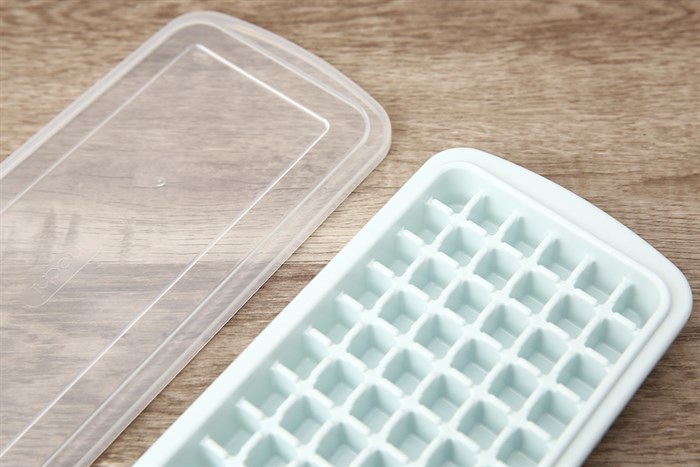 Khay đá nhựa có nắp 84 viên Kari Inochi HIN.KDCN.84VI Màu Xanh dương nhạt