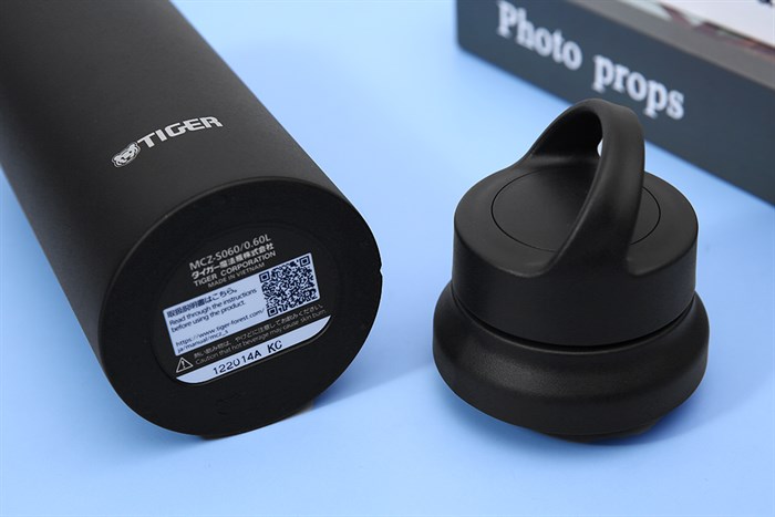 Bình giữ nhiệt inox 600 ml Tiger MCZ-S060KCV Màu Đen