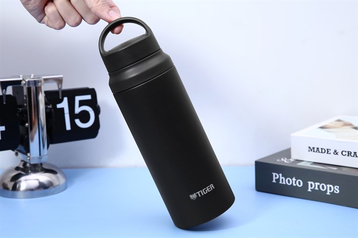 Bình giữ nhiệt inox 600 ml Tiger MCZ-S060KCV Màu Đen