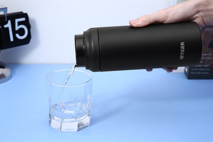 Bình giữ nhiệt inox 600 ml Tiger MCZ-S060KCV Màu Đen
