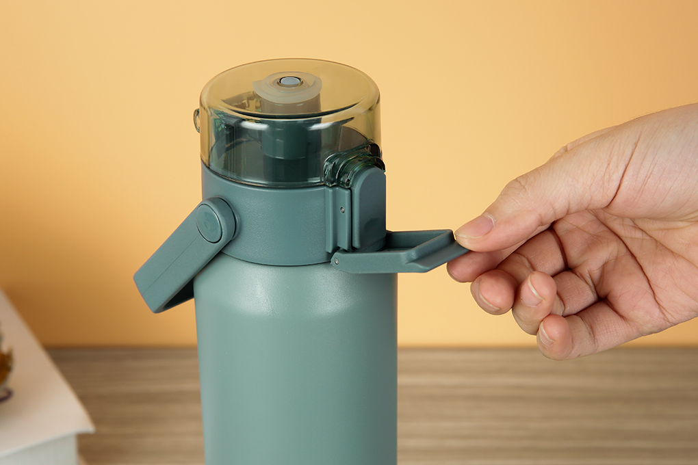 Bình giữ nhiệt inox 670 ml Delites XB-20109 Màu Xanh bộ đội