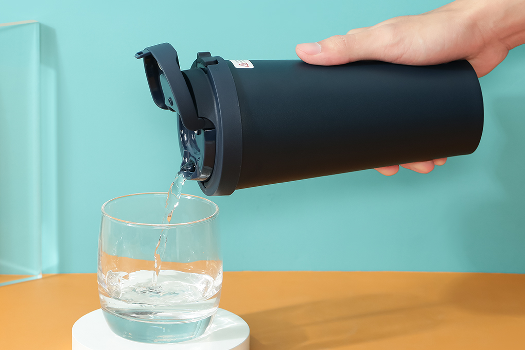 Ly giữ nhiệt inox 550 ml Lock&Lock LHC3249BLK Màu Xanh Navy