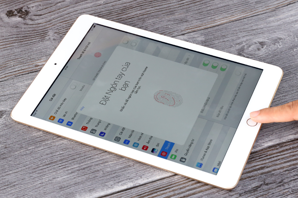 Máy tính bảng iPad Wifi 32GB (2018) Màu Vàng đồng