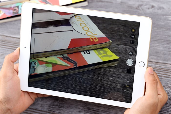 Máy tính bảng iPad Wifi 128 GB (2018) Màu Vàng đồng