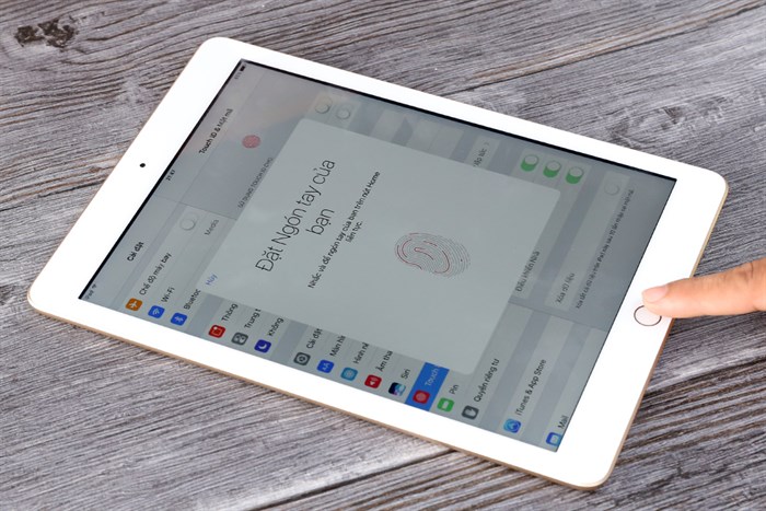 Máy tính bảng iPad Wifi 128 GB (2018) Màu Vàng đồng