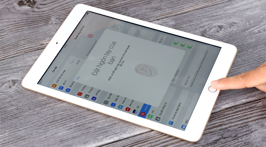 Máy tính bảng iPad Wifi 128 GB (2018) Màu Vàng đồng
