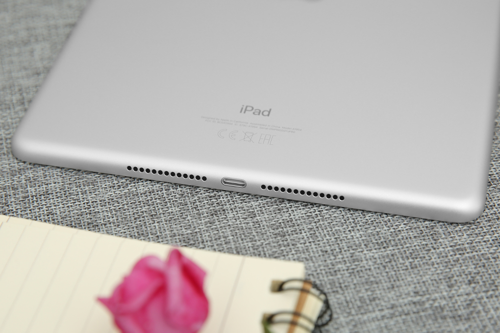 Máy tính bảng iPad Wifi Cellular 32GB (2018) Màu Bạc