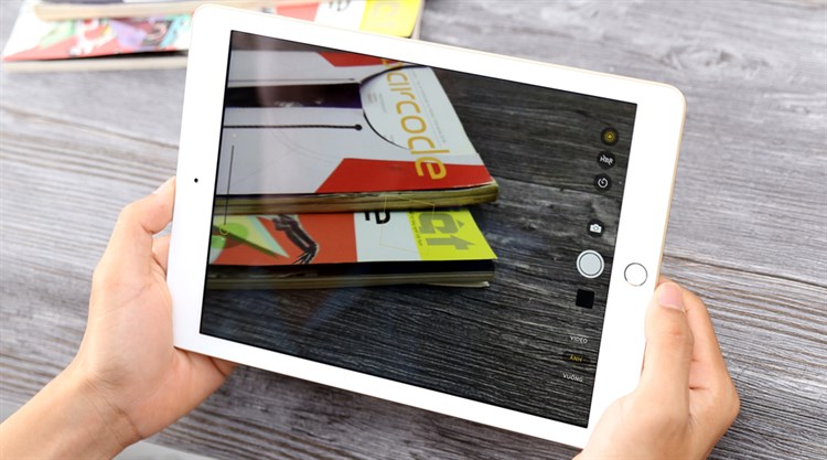 Máy tính bảng iPad Wifi Cellular 32GB (2018)