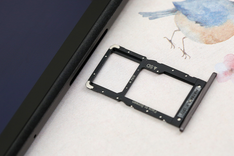 Lenovo Tab M10 - FHD Plus | Hỗ trợ mở rộng dung qua thẻ nhớ ngoài