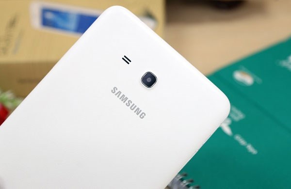 Samsung Galaxy Tab 3 Lite camera sau 2MP