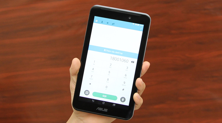 <p>Thiết kế thuận tiện cho việc nghe gọi nhờ viền m&agrave;n h&igrave;nh được thu nhỏ, chiều rộng của th&acirc;n m&aacute;y chỉ c&ograve;n 11cm vừa vặn cho việc cầm một tay để gọi điện.</p>