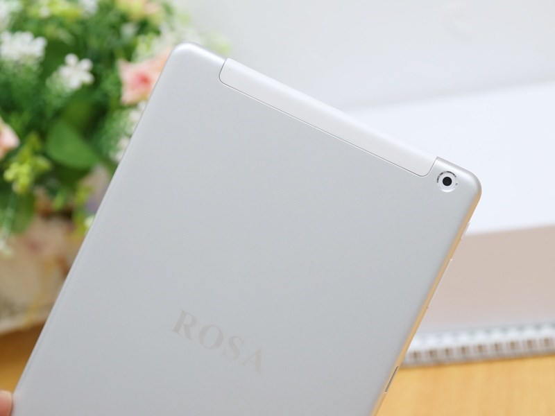 Rosa 8 tablet,Quad core 1.33GHz,Ram 2GB | dienmayxanh.com