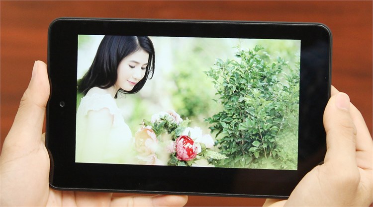 Máy tính bảng Dell Venue 7 3740 3G