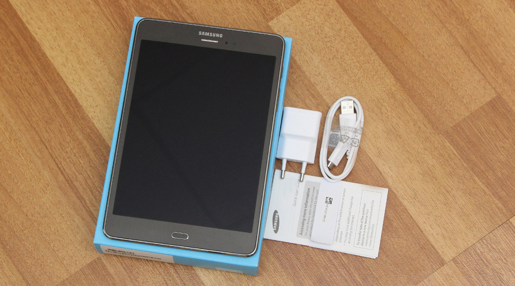 Bộ sản phẩm gồm: Adapter, Sách hướng dẫn, Cáp Micro USB, Hộp máy