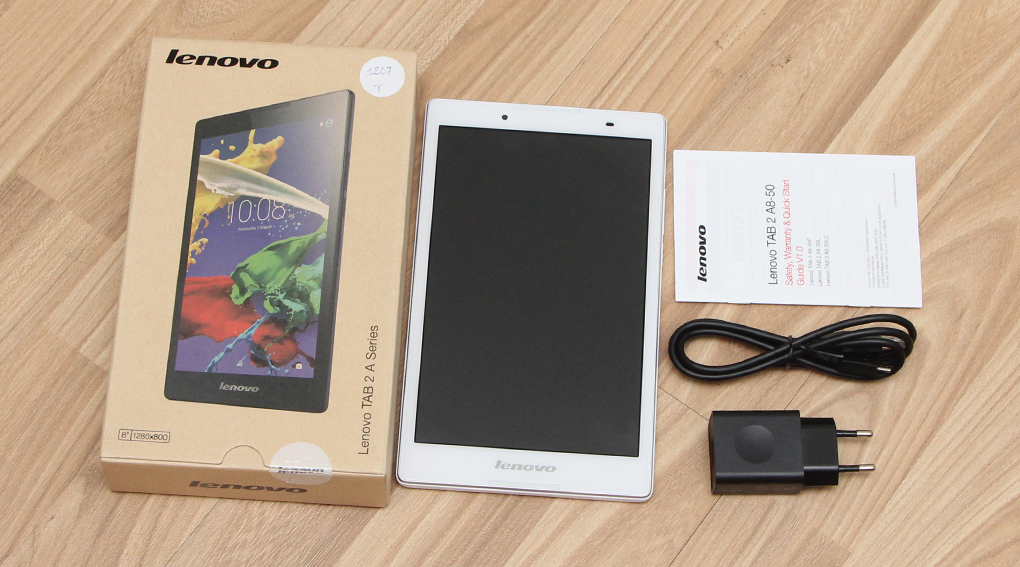 Bộ sản phẩm gồm: Adapter, Sách hướng dẫn, Cáp Micro USB