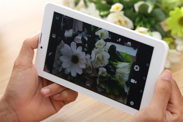 Máy tính bảng Mobell Tab 7s Màu Trắng - vàng đồng