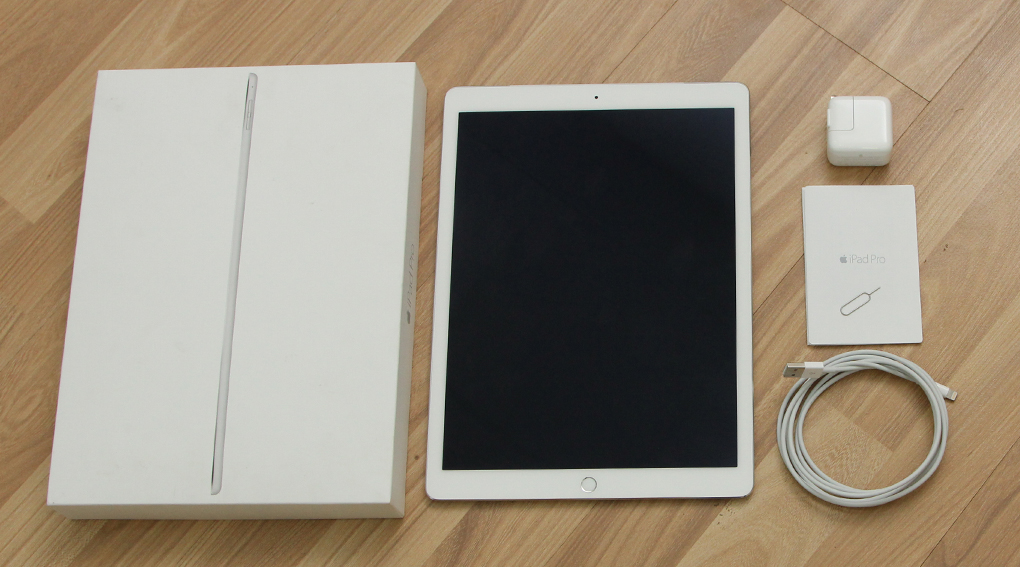 Bộ sản phẩm gồm: Adapter, Sách hướng dẫn, Cáp Lightning, Cây lấy sim, Hộp máy