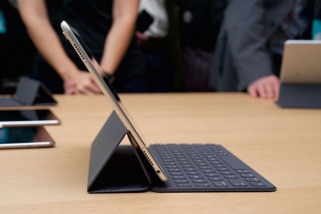 Hay smart keyboard Apple rất tiện dụng