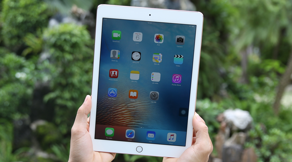Máy tính bảng iPad Pro 9.7 inch Wifi 32GB Màu Vàng Hồng